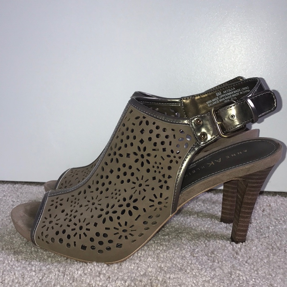 Flower Design Anne Klein Sling back heels